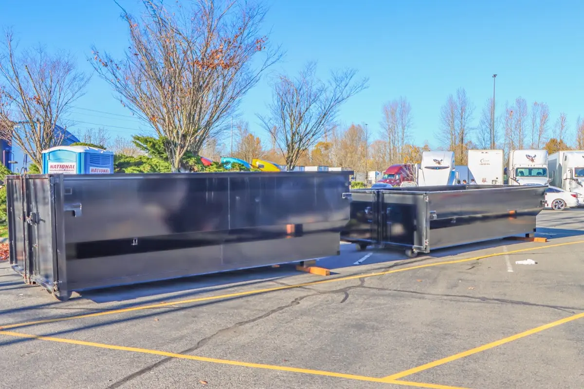 Professional dumpster rental service with roll-off container on residential driveway in De Soto